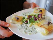 Croustillants de pommes de terre aux g�siers et petits gris, sauce au vert
